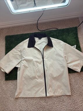 Men's Short-Sleeve Lightweight Zip Shirt Jacket in Cream with Black Collar